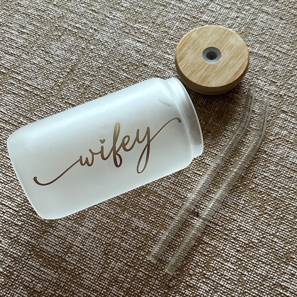 Frosted Glass Tumbler with Gold 'Wifey' Design + 2 glass straws & bamboo lid